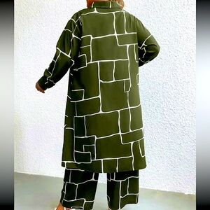 Plus Size 2pc Set w/ Geometric print Elastic Waist pants